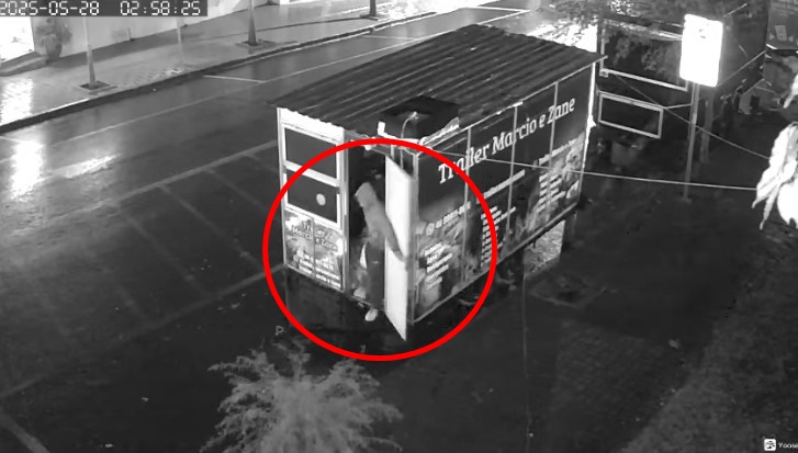 Trailer de alimentação é furtado durante a madrugada