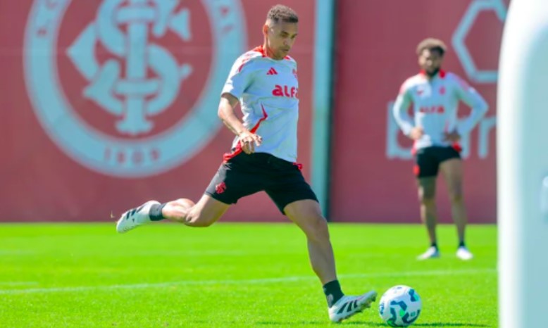 Alan Patrick e outros quatro jogadores reforçam o Inter no Rio de Janeiro para enfrentar o Fluminense