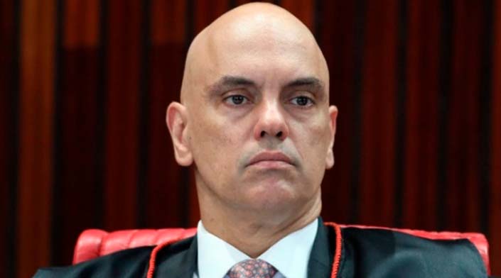Alexandre de Moraes suspende autorização de porte de armas de fogo no DF