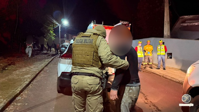 Homem embriagado é preso após atropelar e prensar amigo contra muro com caminhonete