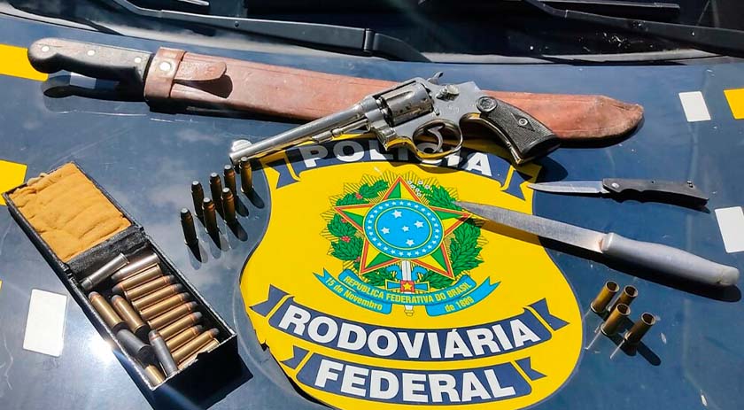 Homem é preso por porte ilegal de arma de fogo em SC