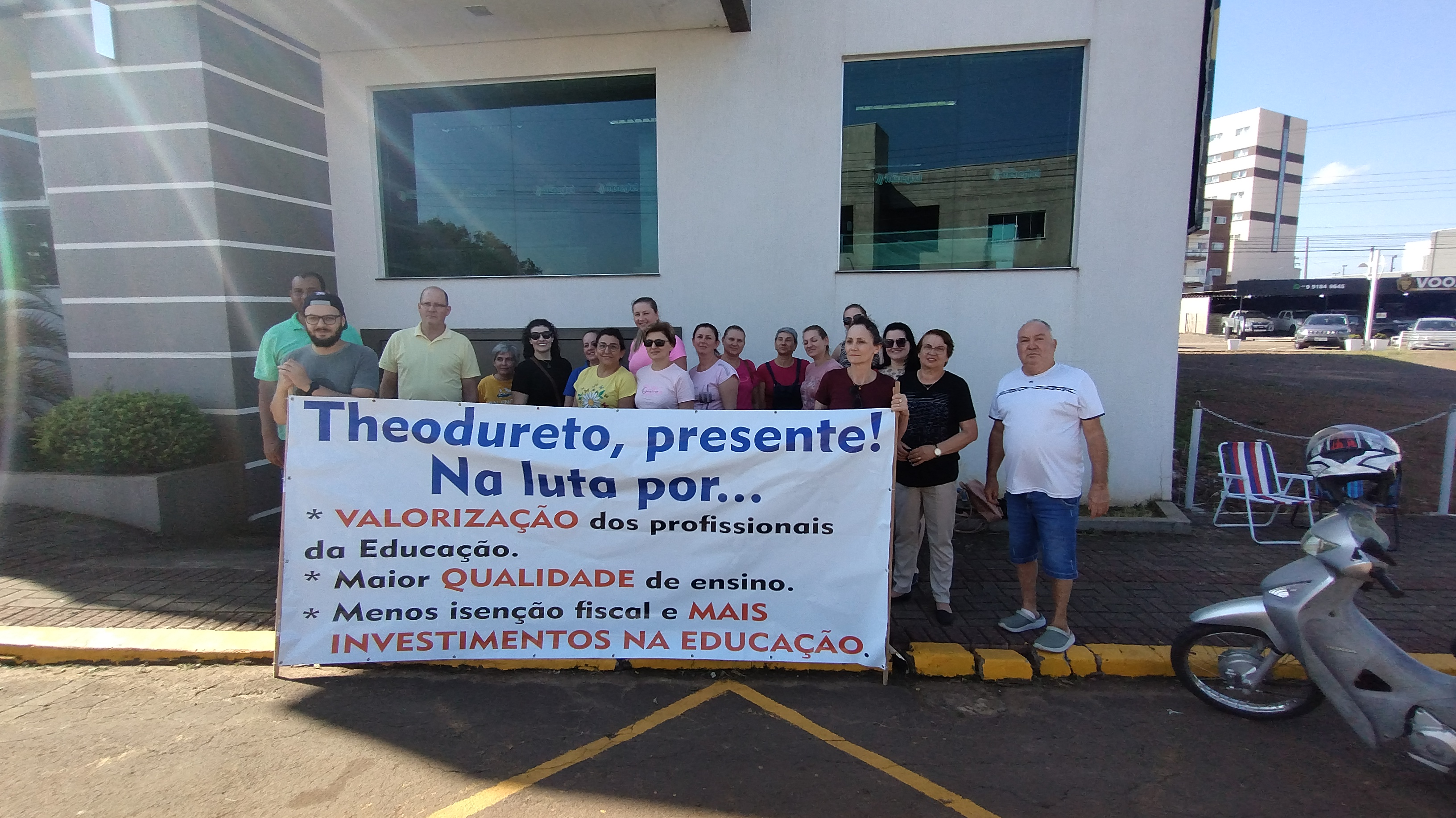 Parte dos professores da rede estadual de Santa Catarina realiza paralisação de um dia