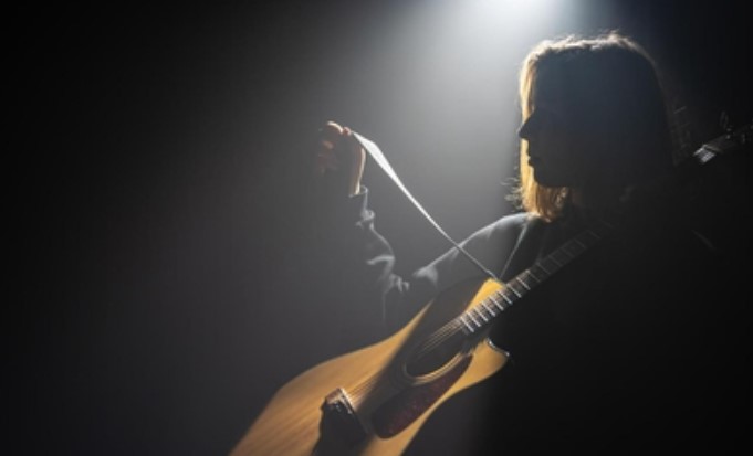 Cantora que venceu festival da canção e não recebeu prêmio será indenizada