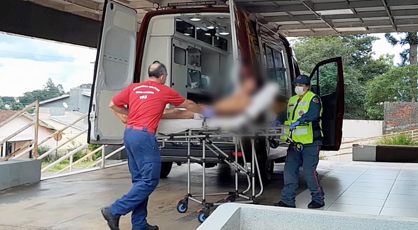 Homem se fere com facão no distrito de Idamar