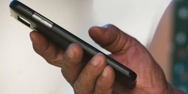 Mulher perde carro após cair em golpe do falso comprovante no Oeste