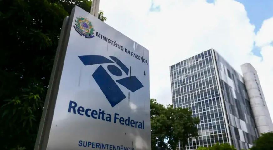 Receita paga nesta terça maior lote de restituição do IR da história