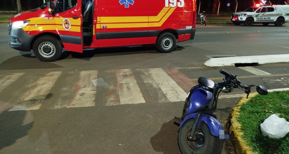 Colisão entre motocicleta e moto elétrica deixa jovem ferido