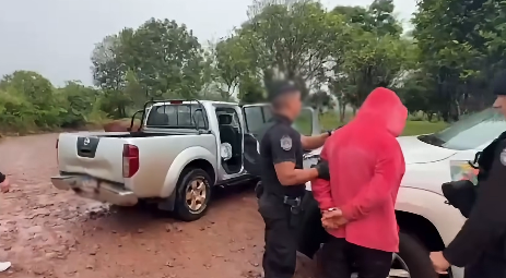 Homem é preso na Argentina com caminhonete furtada em São Miguel do Oeste