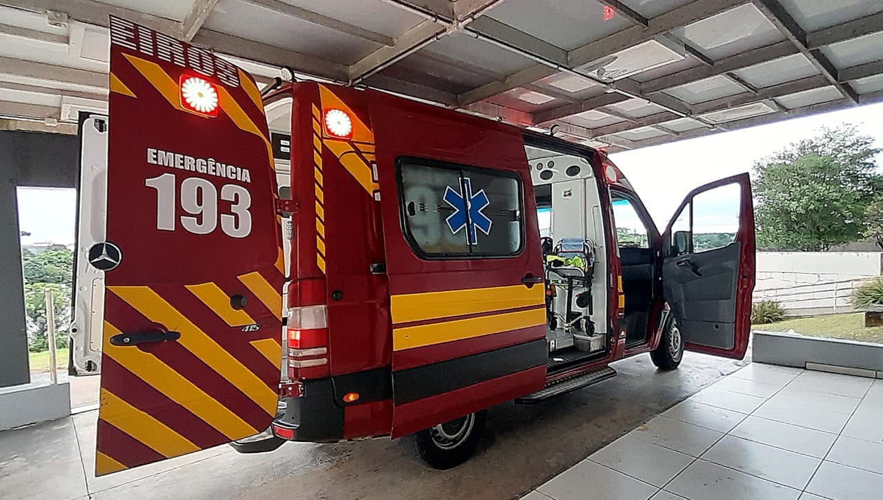 Mulher fica levemente ferida em acidente de trânsito registrado no trevo do Centro de Eventos