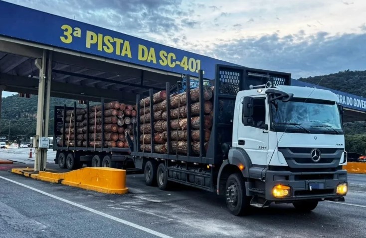 Caminhão com excesso de peso coloca ponte em risco na SC-401