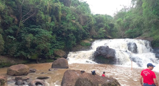 Em tarde de calor, jovem morre afogada em cachoeira em Chapecó