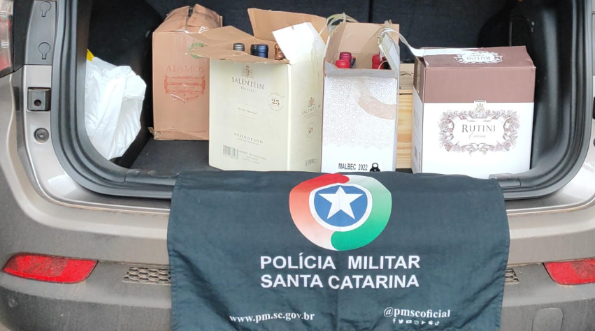 Polícia Militar apreende 62 garrafas de vinho descaminhada da Argentina