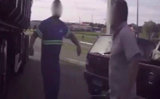 Caminhoneiro é morto a facadas na BR-282 após briga de trânsito