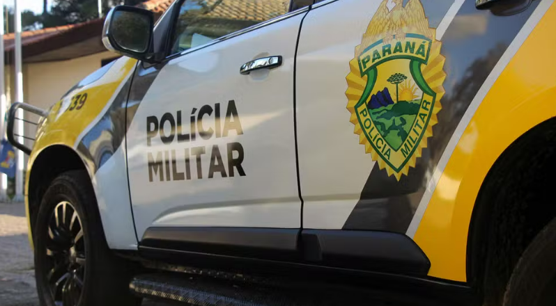 Mulher corre para igreja para escapar de marido que a perseguia com faca