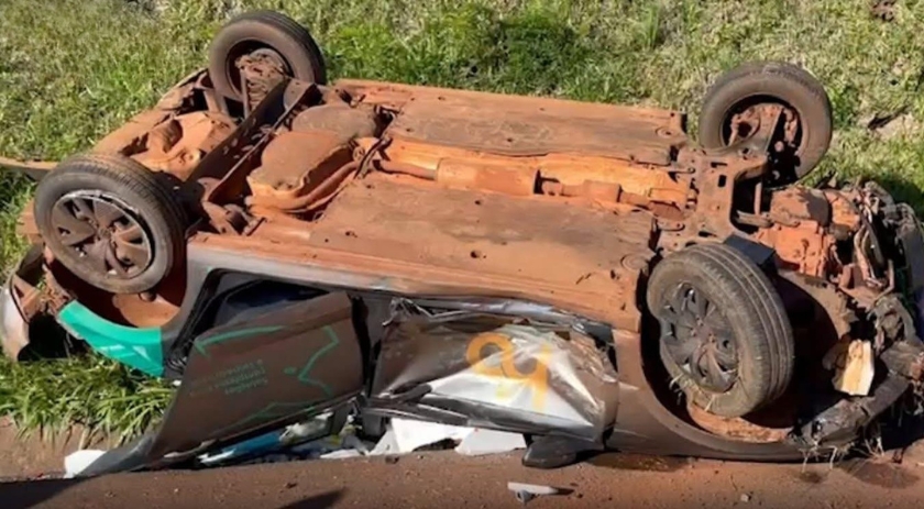 Carro com vacinas veterinárias avaliadas em R$ 1,4 milhão capota na PRC-467