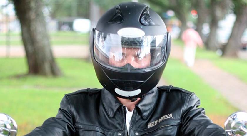 Atenção, pilotos! Novas normas de capacete para motos!
