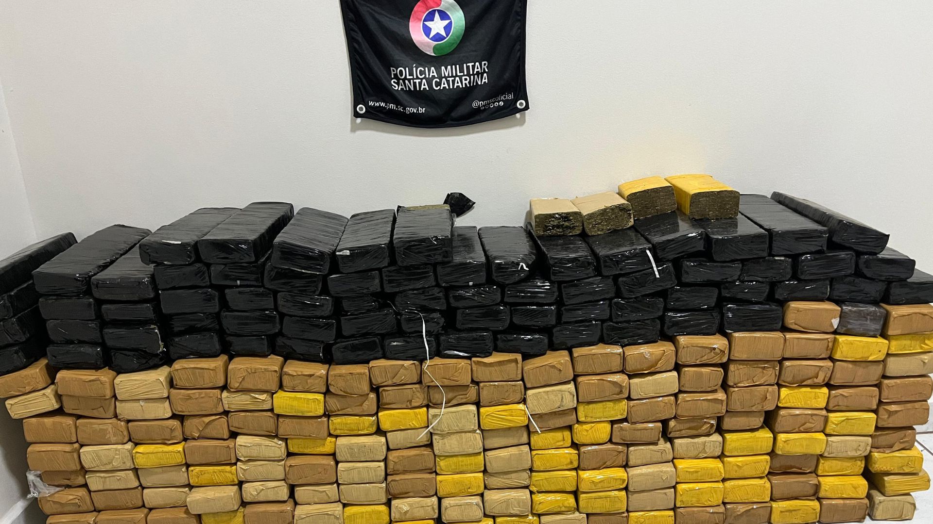 Operação Conjunta Apreende 190 Kg de Maconha e Detém Dois Homens