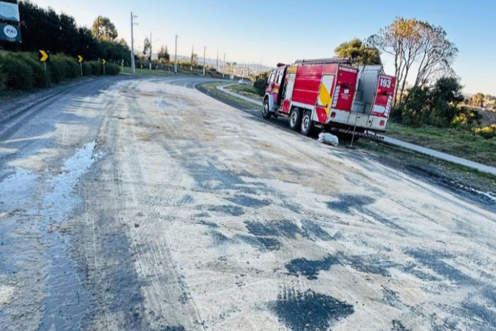 Gelo na pista provoca vários acidentes e causa atropelamento de pedestre