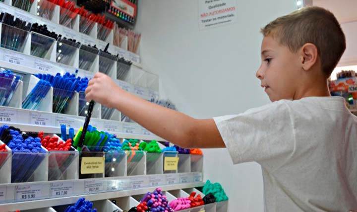 Com aumento de preços, compra de material escolar preocupa pais em 2023