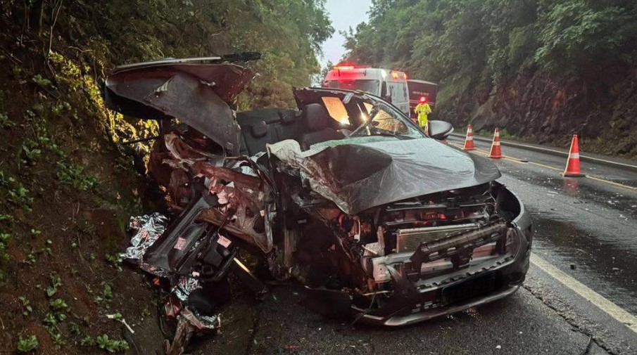 Grave acidente na PR-182 deixa uma mulher morta e três feridos