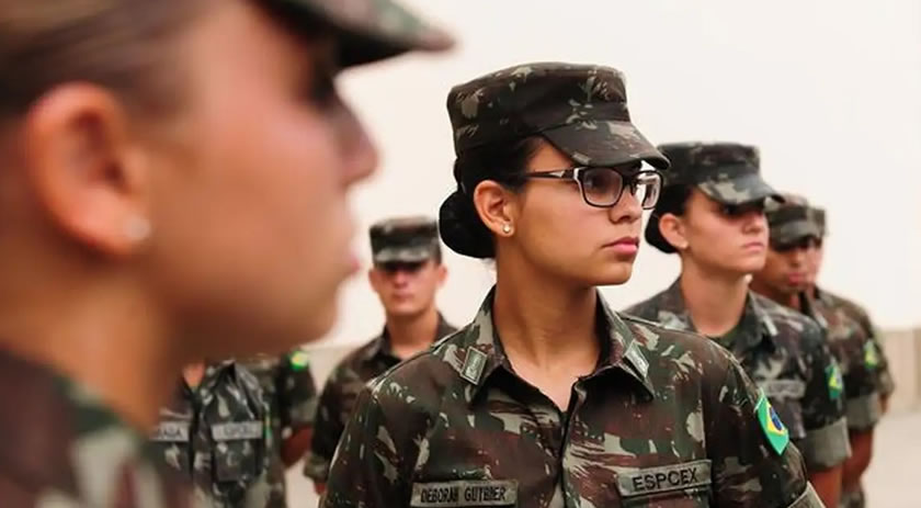 Mulheres poderão se alistar no serviço militar aos 18 anos