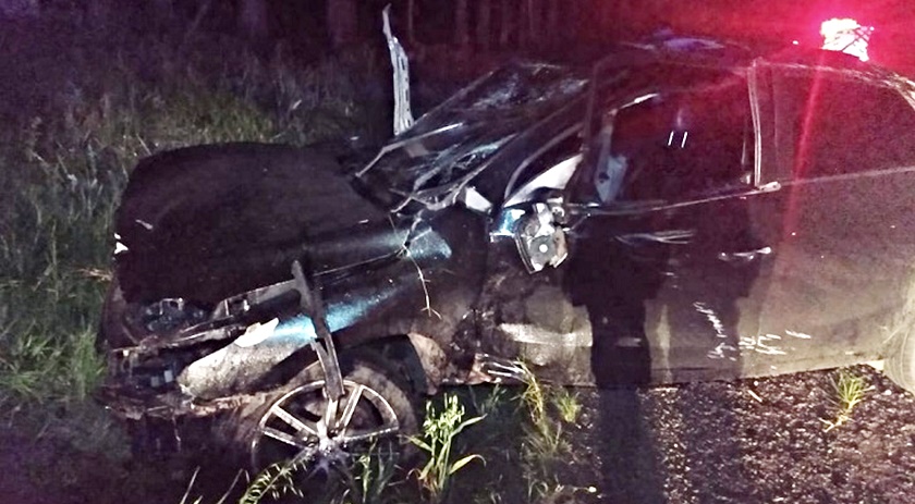 Dois homens morrem após carro capotar em rodovia durante fuga da polícia no Oeste de SC