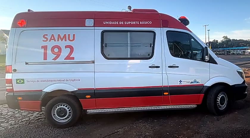 Colisão envolvendo carro e moto deixa motociclista ferido