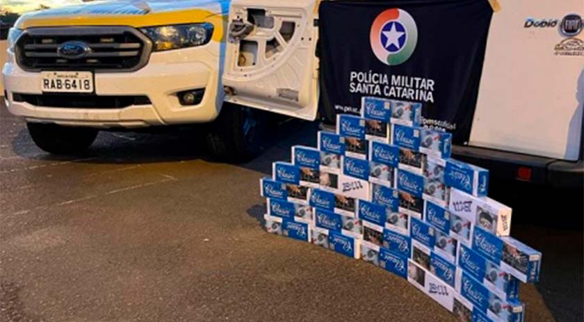 Motorista tenta fugir, mas é preso com cigarros contrabandeados