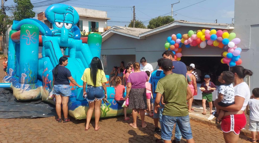 Grupo de mães realiza bonita festa de dia das crianças no Bairro Aeroporto