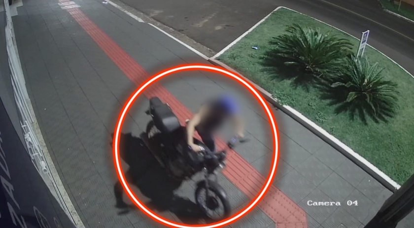 Câmeras de videomonitoramento flagram furto de motocicleta
