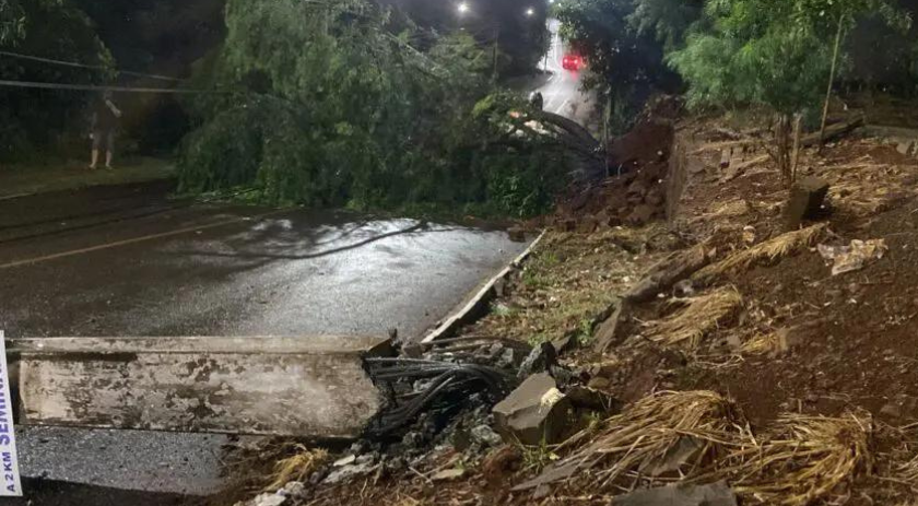 Forte temporal causa diversos estragos em município da região