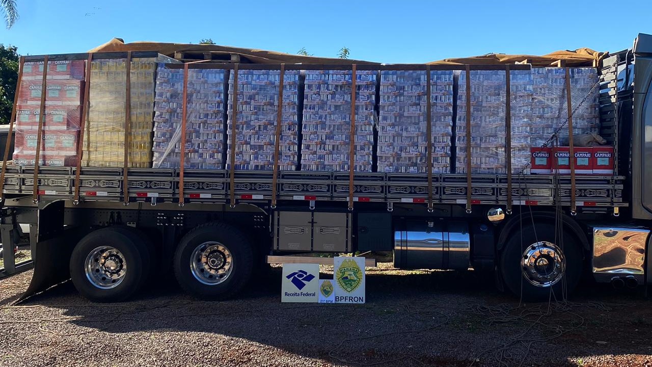 Caminhão carregado com mais de 15.000 litros de bebidas supostamente descaminhadas da Argentina é apreendido