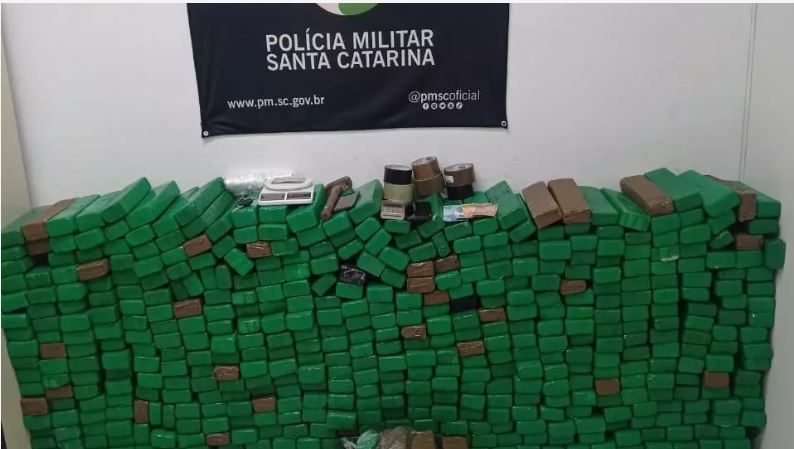 Dois homens são presos com mais de 360 kg de maconha em Blumenau