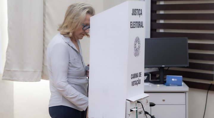 Veja o que pode e o que não pode fazer na hora de votar neste domingo