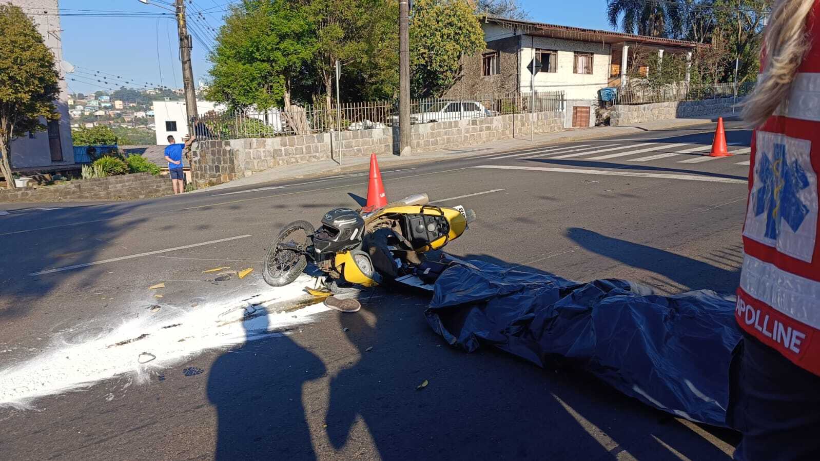 Motociclista morre em acidente em bairro