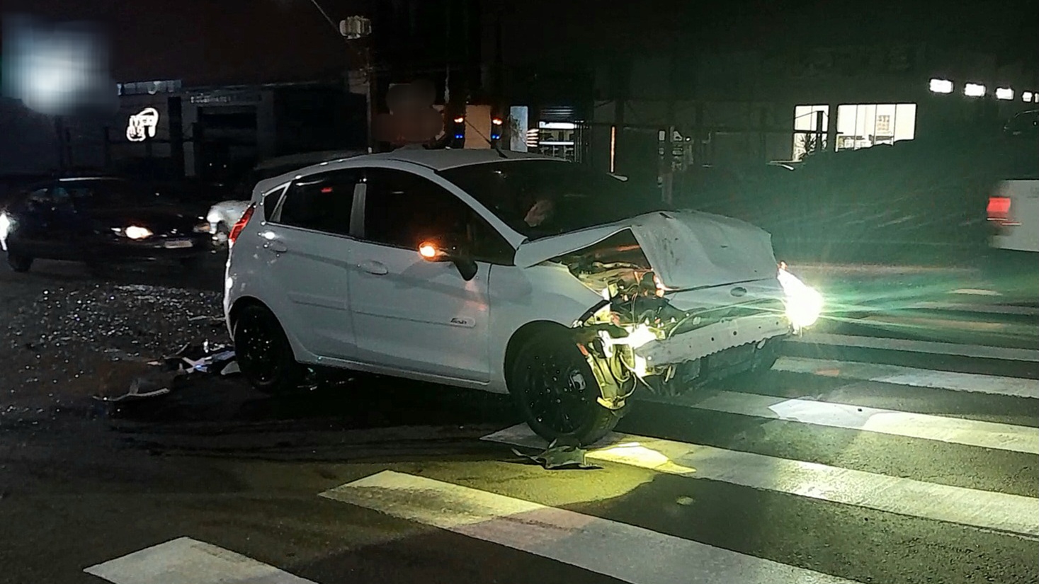 Colisão entre dois automóveis é registrada no cruzamento das ruas Amando Gehlen e Dambros e Piva