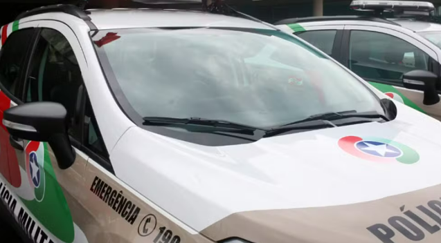 Filhos tentam defender a mãe de ataque com faca cometido pelo ex-companheiro