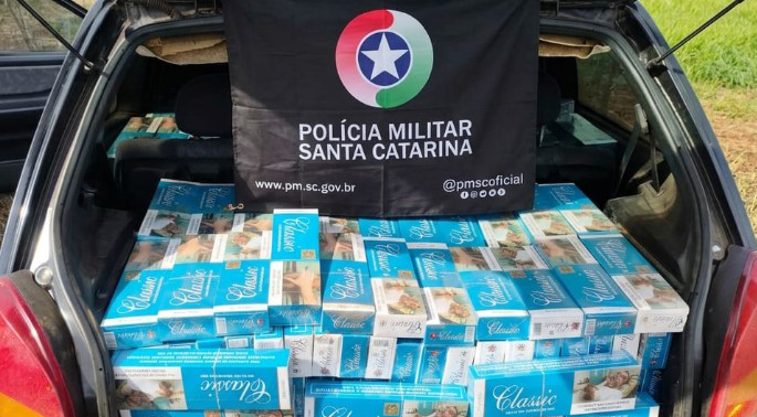 Carga de cigarros contrabandeados é apreendida após perseguição