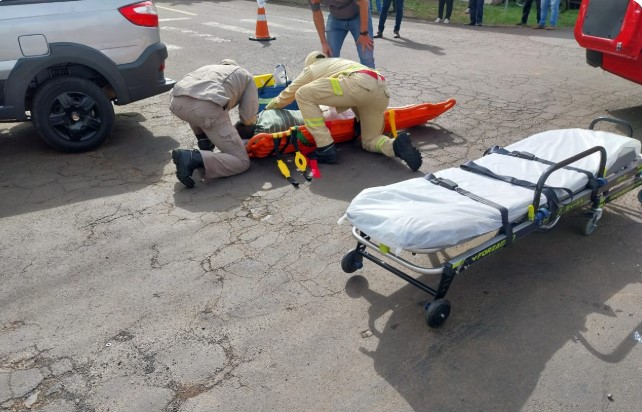 Motociclista fica ferido após colidir com camionete no Bairro São Cristóvão