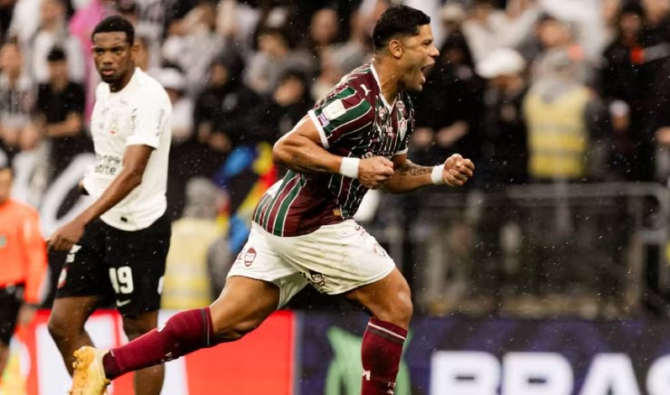 Hulk faz 2, Flu sobe para 3° e deixa pressionado Corinthians perto do Z4