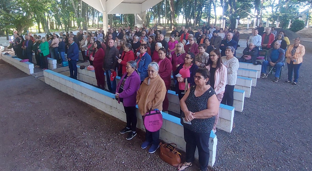 Grupo de idosos visita o Santuário de Nossa Senhora Aparecida em Santa Izabel do Oeste