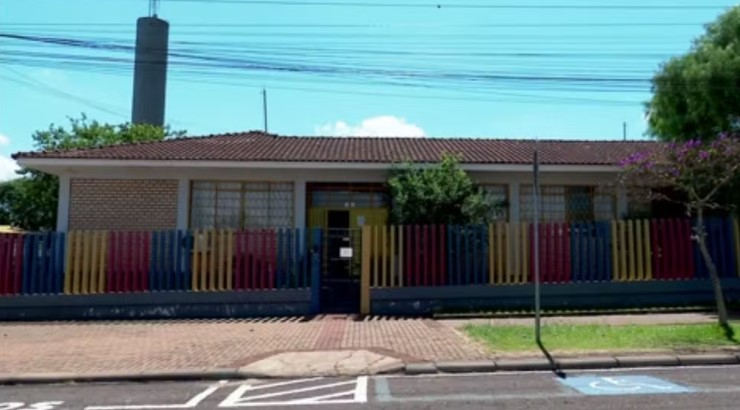 Falha em escola faz avô levar aluna errada para casa