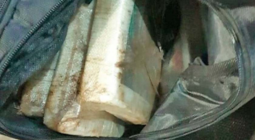 Adolescente é apreendida com quase dois milhões em cocaína