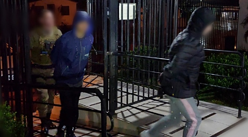 Jovens são presos por tráfico de drogas em SMOeste