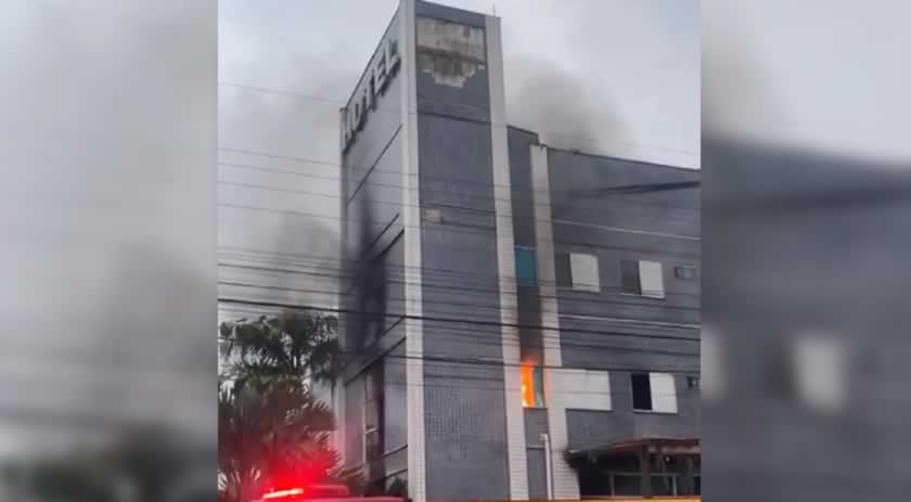 Incêndio em hotel deixa 14 pessoas feridas em SC