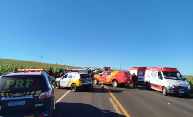 Grávida de oito meses morre em acidente com ambulância na BR-369