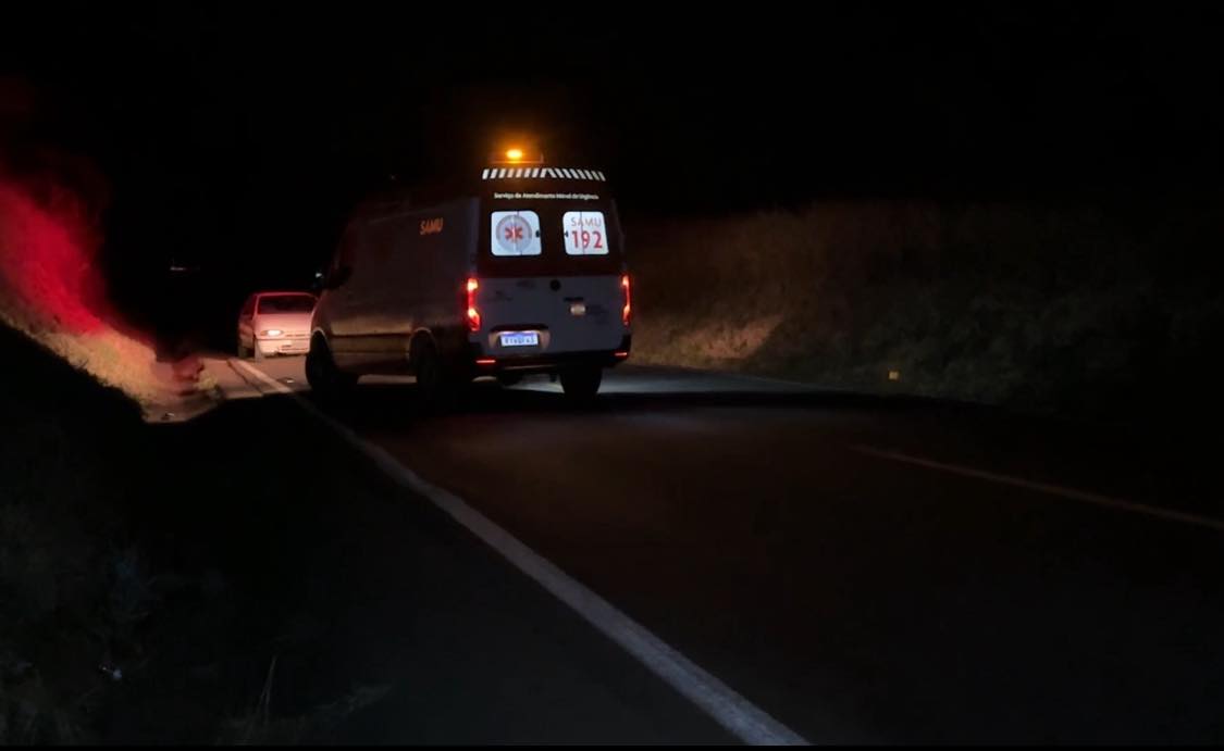 Carro abandonado  ocasiona colisão na BR-163