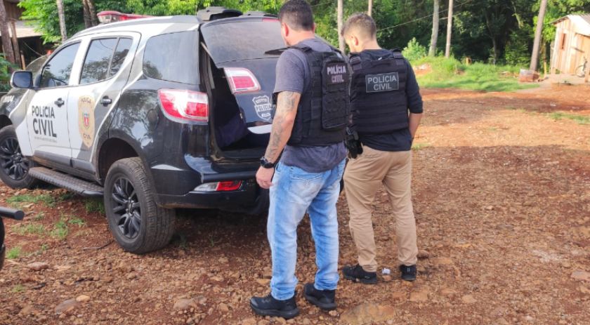Polícia Civil prende dois suspeitos de causar incêndio intencional em depósito de recicláveis