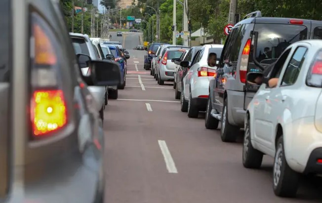 Redução do IPVA impulsiona aumento de 34% nos emplacamentos de veículos no Paraná