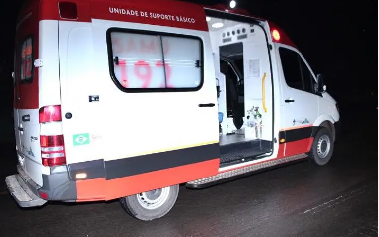 Homem é socorrido após ser esfaqueado durante discussão